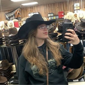 Meet your Posher, Sabrina